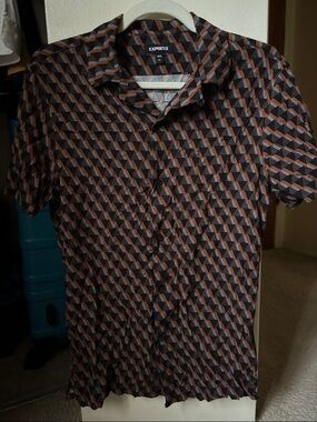 Express Short Sleeve Geometric Button-Down Shirt - Black & Brown